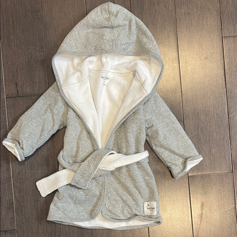 Baby 0-9mth brand new never worn hooded Bath Robe Light Gray by Burt's Bees Baby